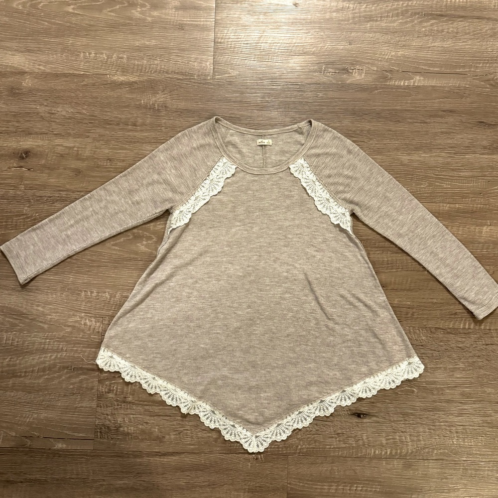 HOLLISTER Women’s Long Sleeve Lace Henley